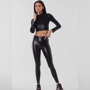 NWT Noli Liquid  Leggings